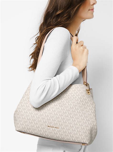 michael kors raven pebble